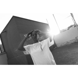 Camiseta Our leaders wont save us - FREELIFE