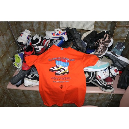 Camiseta Always looking for The new model  - TGTE