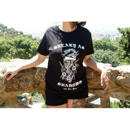 Camiseta Sneaky as Shadows - ITS OUR TURN