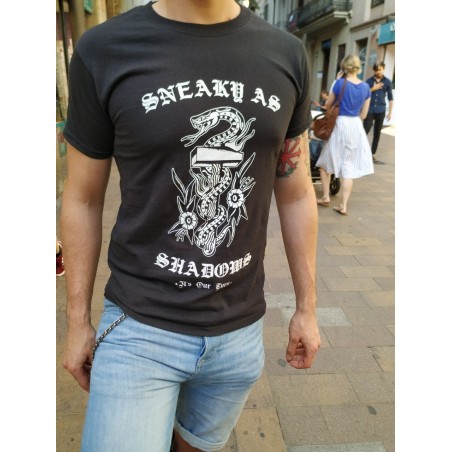 Camiseta Sneaky as Shadows - ITS OUR TURN