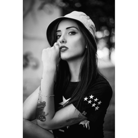 CAMISETA NEGRA ESTRELLAS INVERTIDAS BLACK FLAG - SLUM WEAR